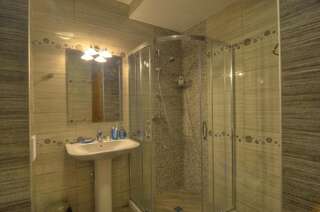 Гостевой дом Sinanovi Guest House Osina Суперлюкс-11