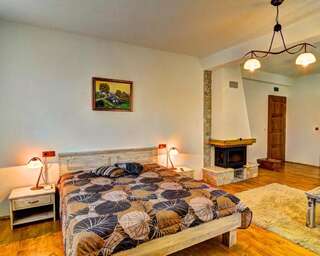 Гостевой дом Sinanovi Guest House Osina Семейный номер Делюкс-12