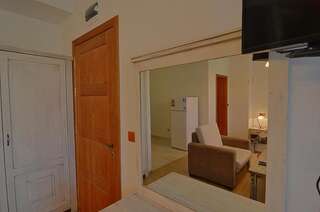 Гостевой дом Sinanovi Guest House Osina Двухместный номер с 1 кроватью и балконом-12